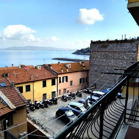 Bilocale In Centro Con Vista Mare Διαμέρισμα *
