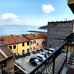 Bilocale In Centro Con Vista Mare Апартаменты *