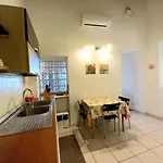 Bilocale In Centro Con Vista Mare *
